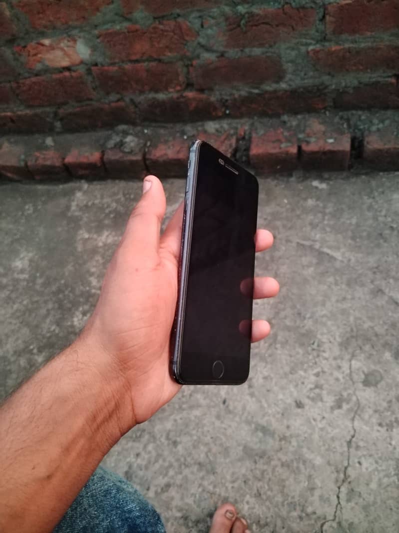 Apple iPhone 7 Plus 0