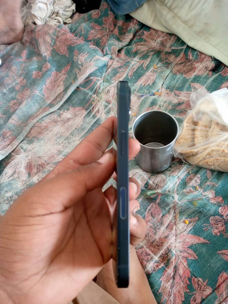 Apple iPhone 13 2