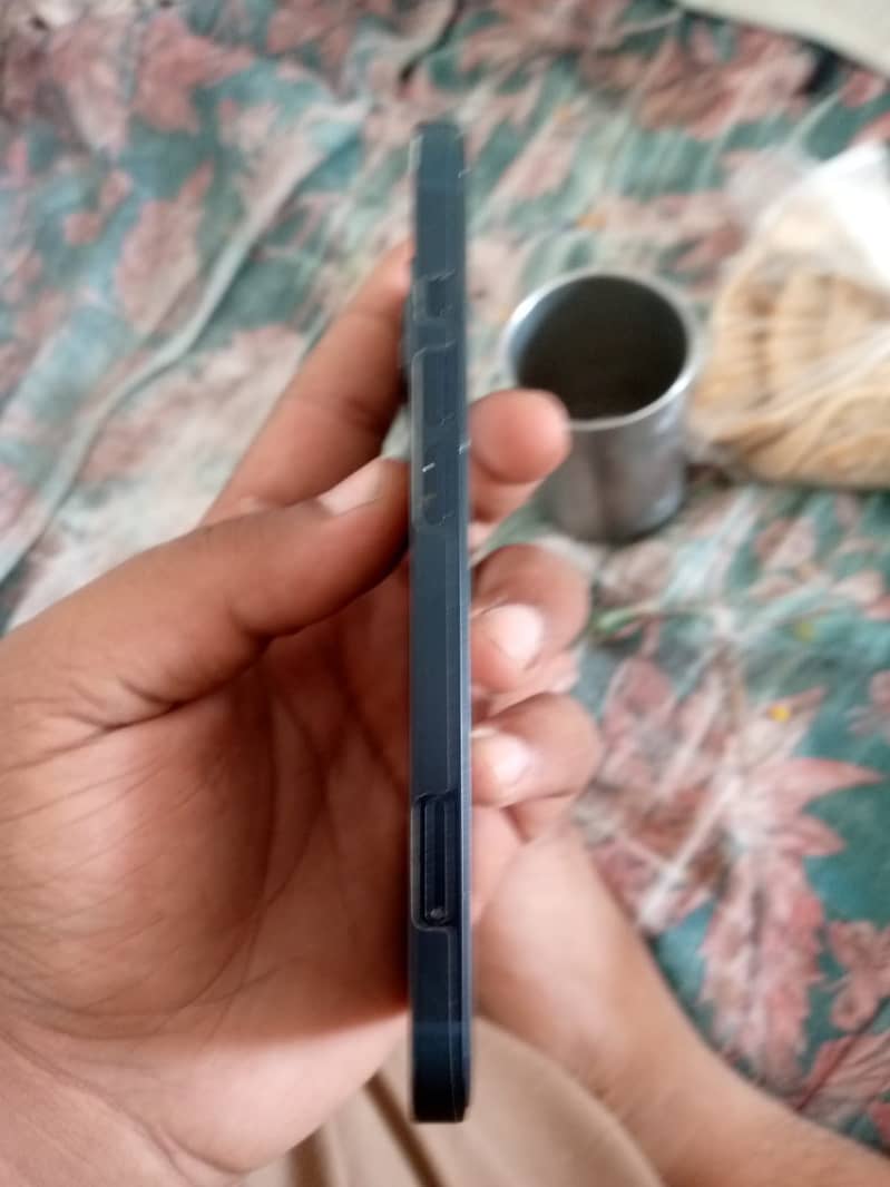 Apple iPhone 13 4