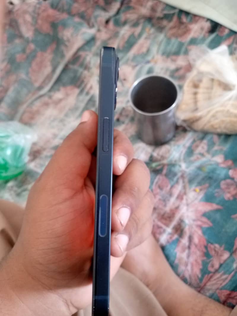 Apple iPhone 13 6