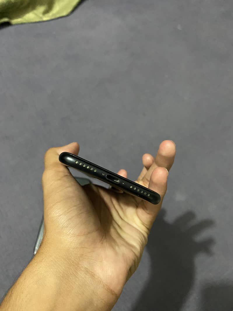 Apple iPhone 7 3