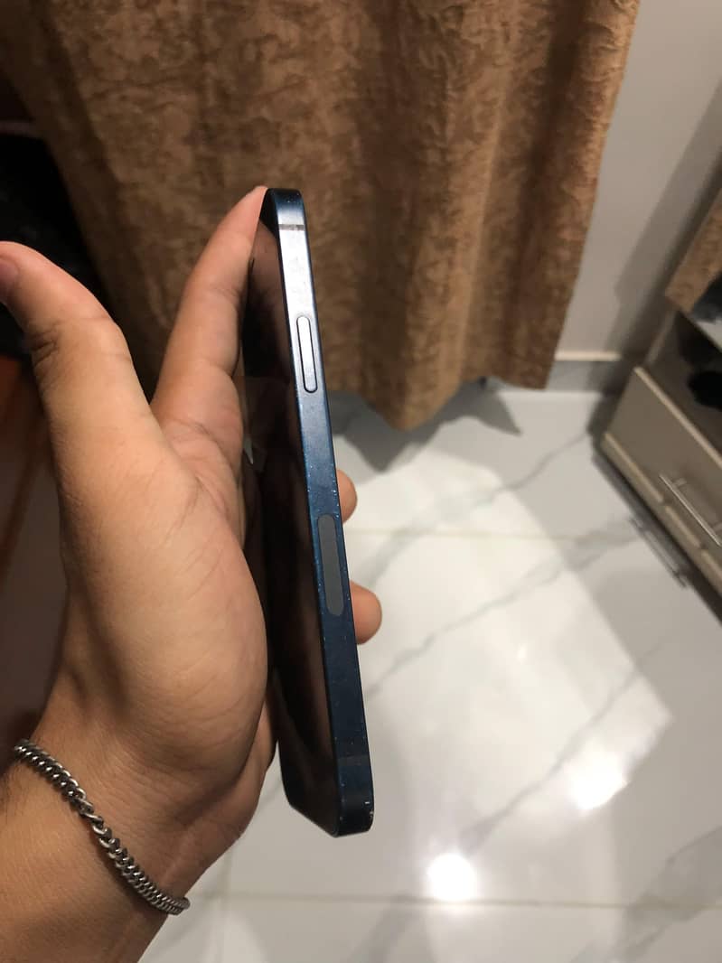 Apple iPhone 12 2