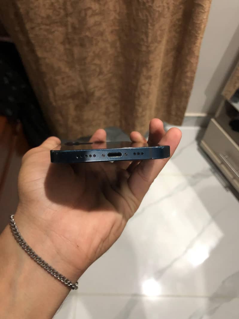 Apple iPhone 12 3