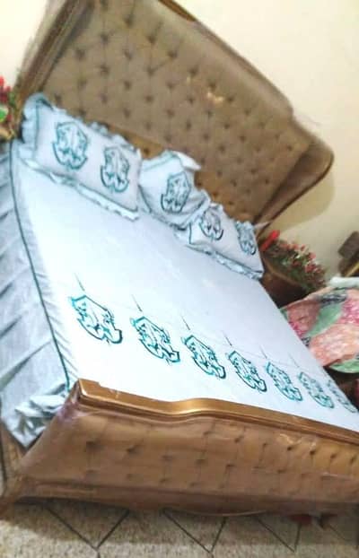 DOUBLE BED SET WITH DRESSING TABLE
