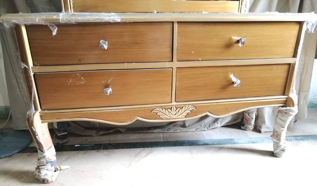 DOUBLE BED SET WITH DRESSING TABLE 9