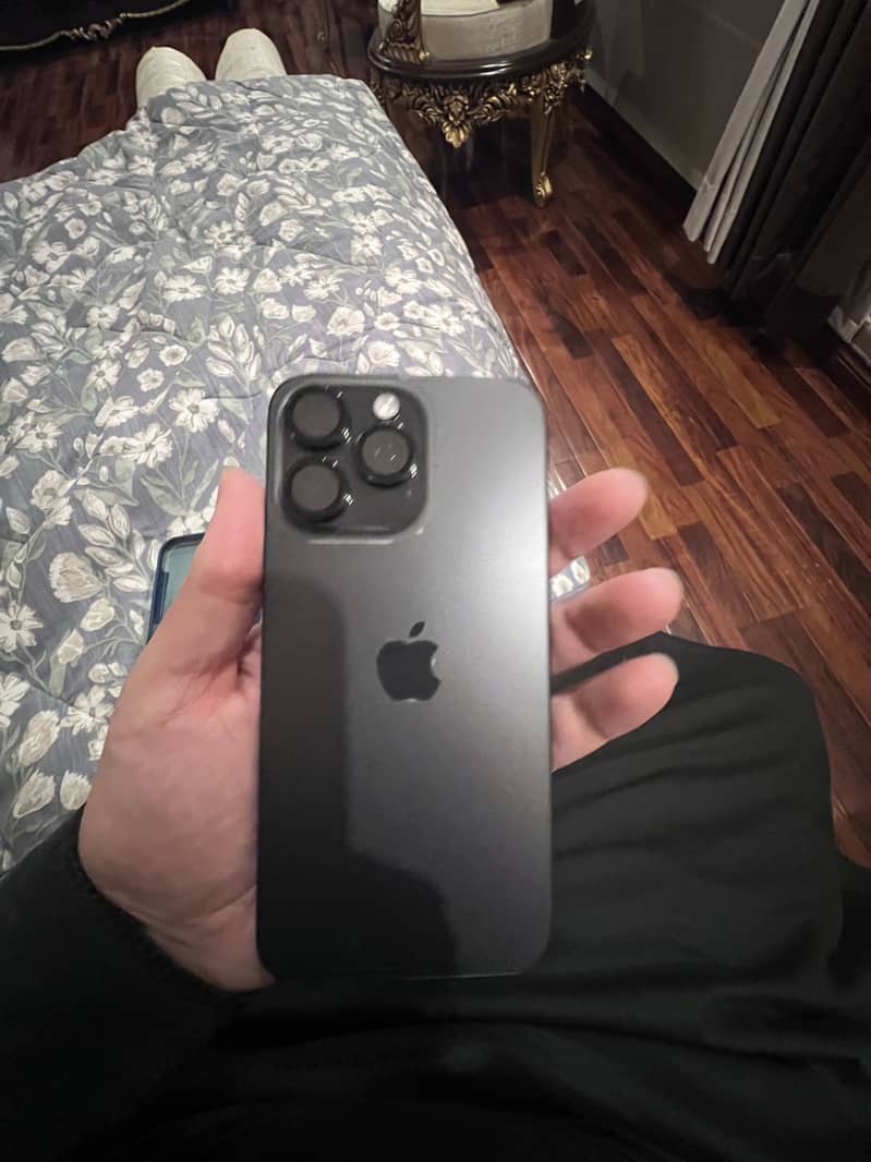Apple iPhone 15 Pro Max 0