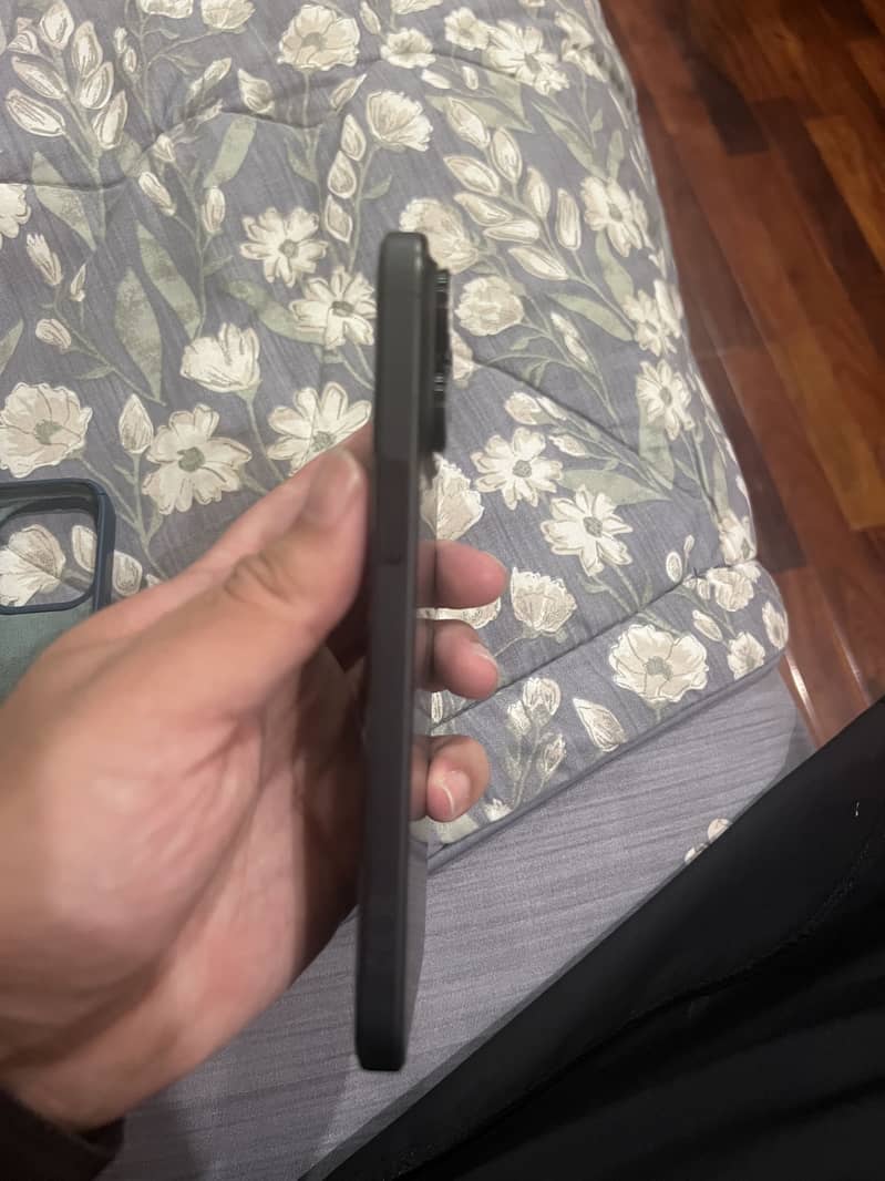 Apple iPhone 15 Pro Max 2