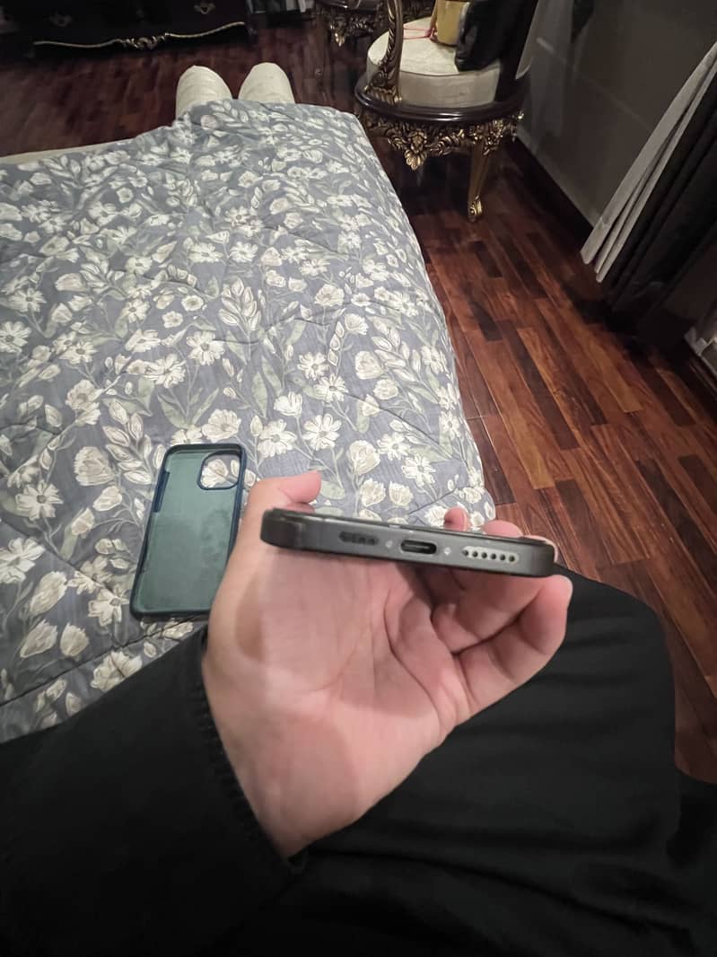 Apple iPhone 15 Pro Max 6