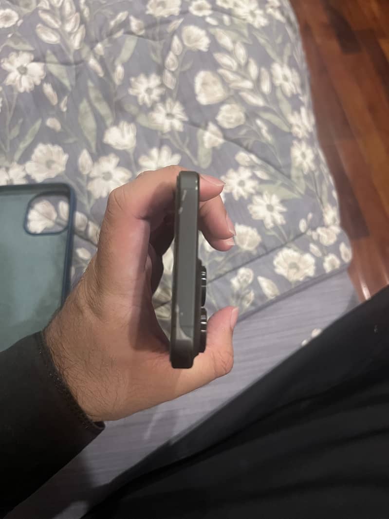 Apple iPhone 15 Pro Max 7