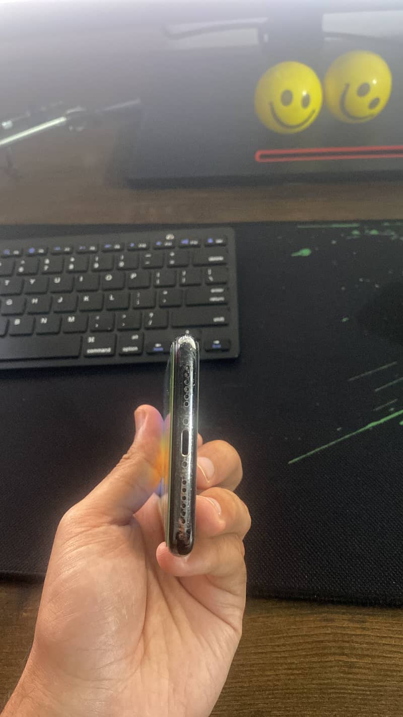 Apple iPhone X 3