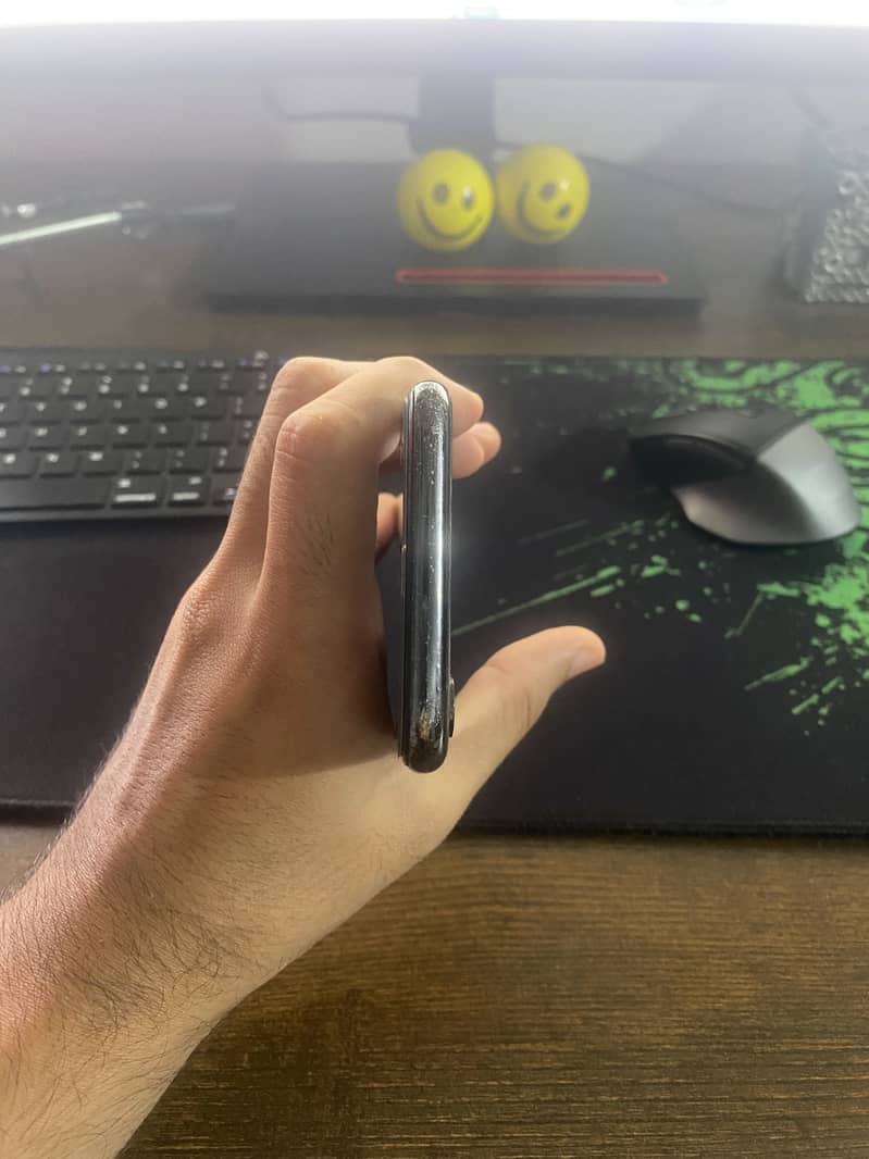 Apple iPhone X 4