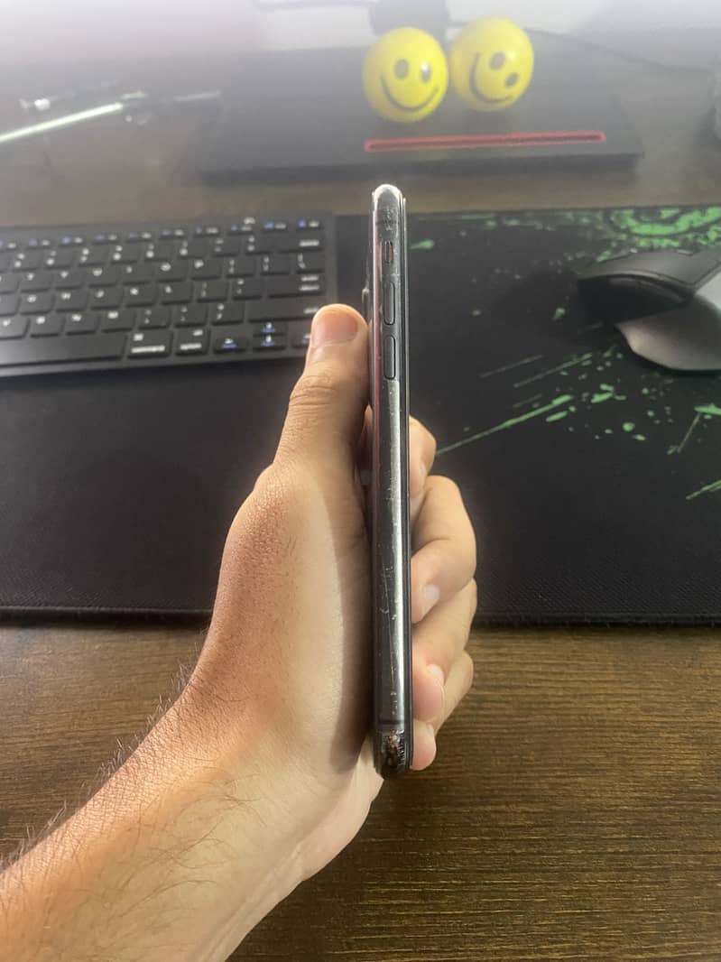 Apple iPhone X 5