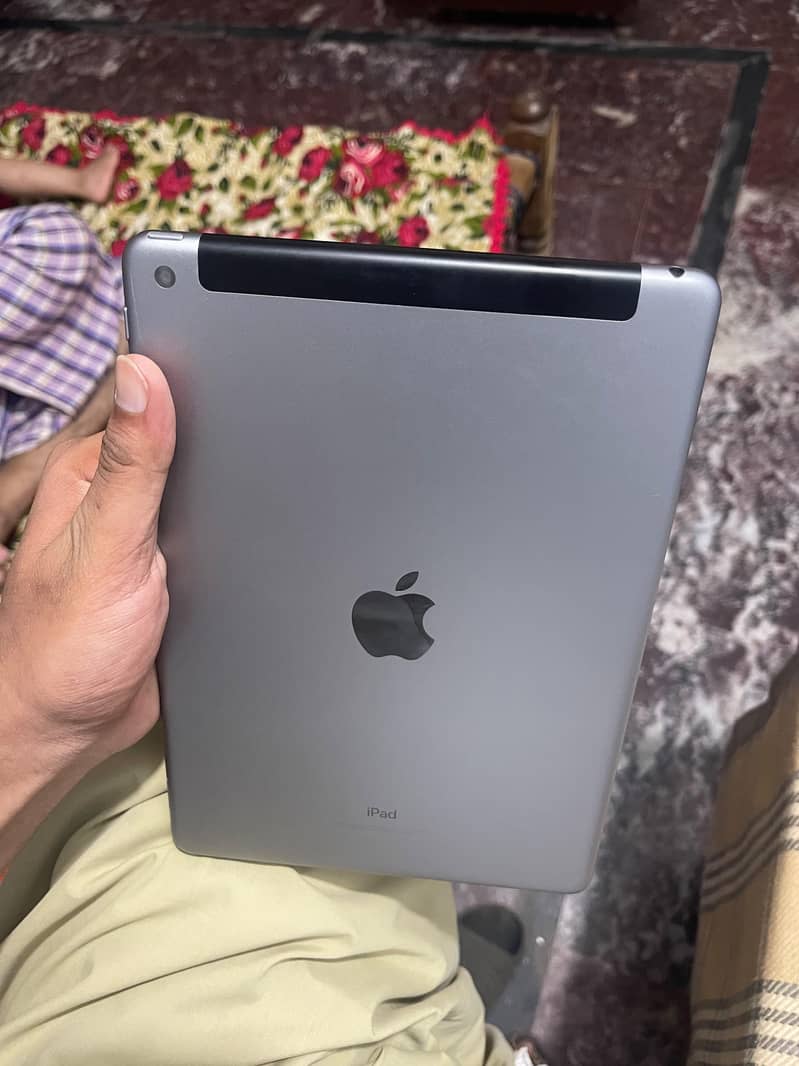 Apple ipad { 5th generation} 3