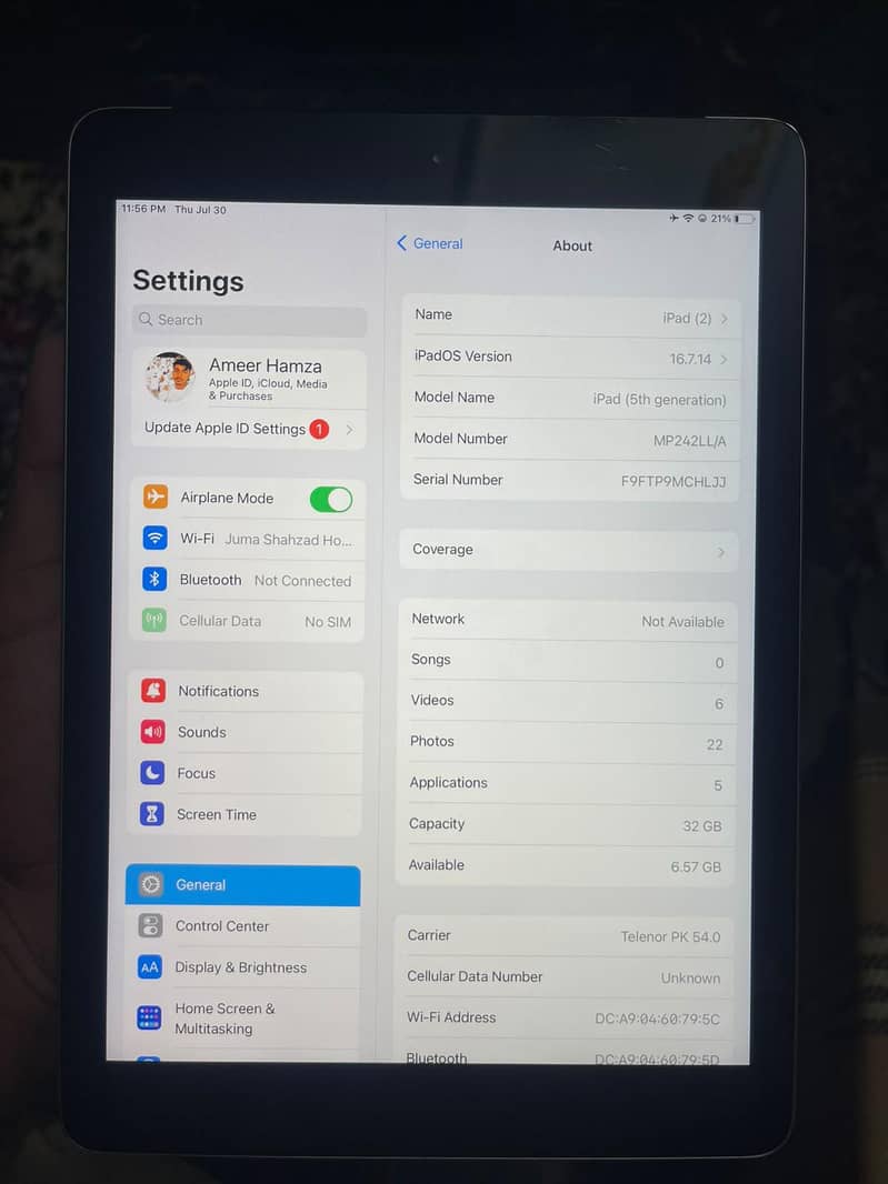 Apple ipad { 5th generation} 4