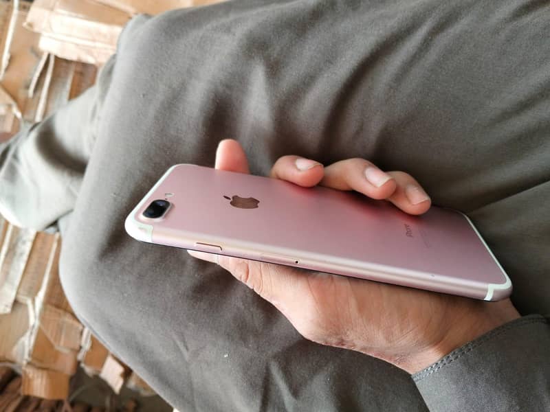 Apple iPhone 7 Plus 1