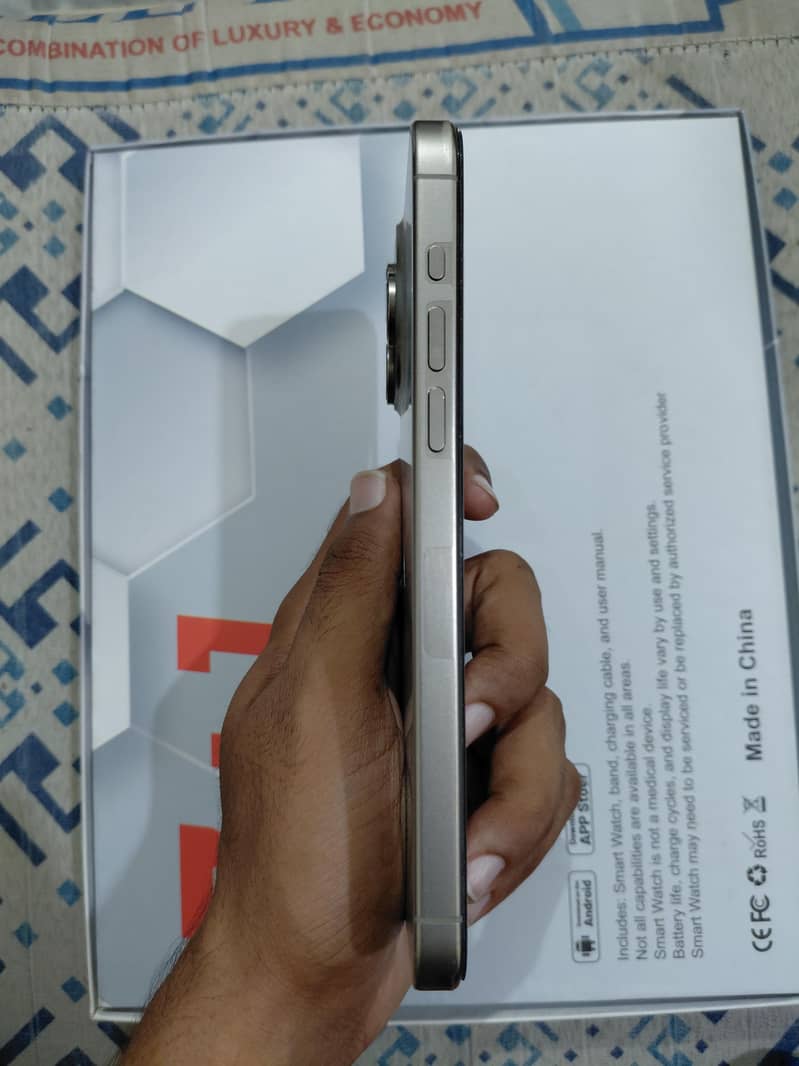 Apple iPhone 15 Pro Max 4