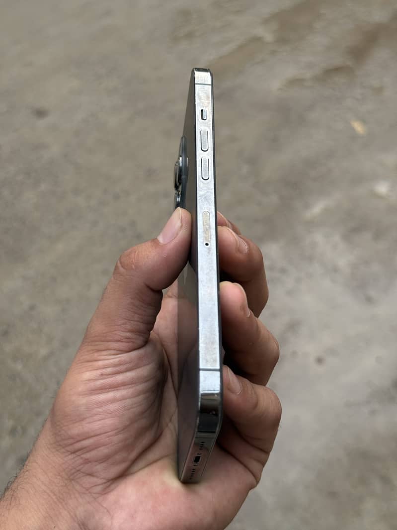 iPhone 12 Pro Max 4