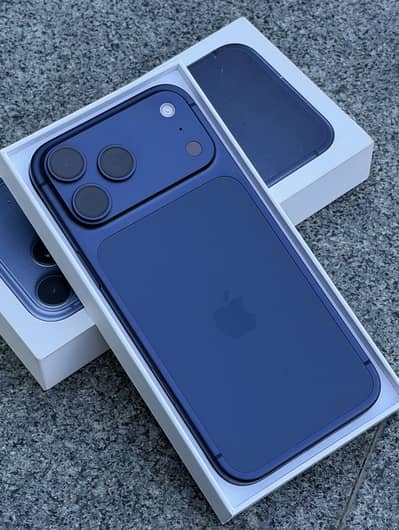 iPhone 17 Pro Max JV