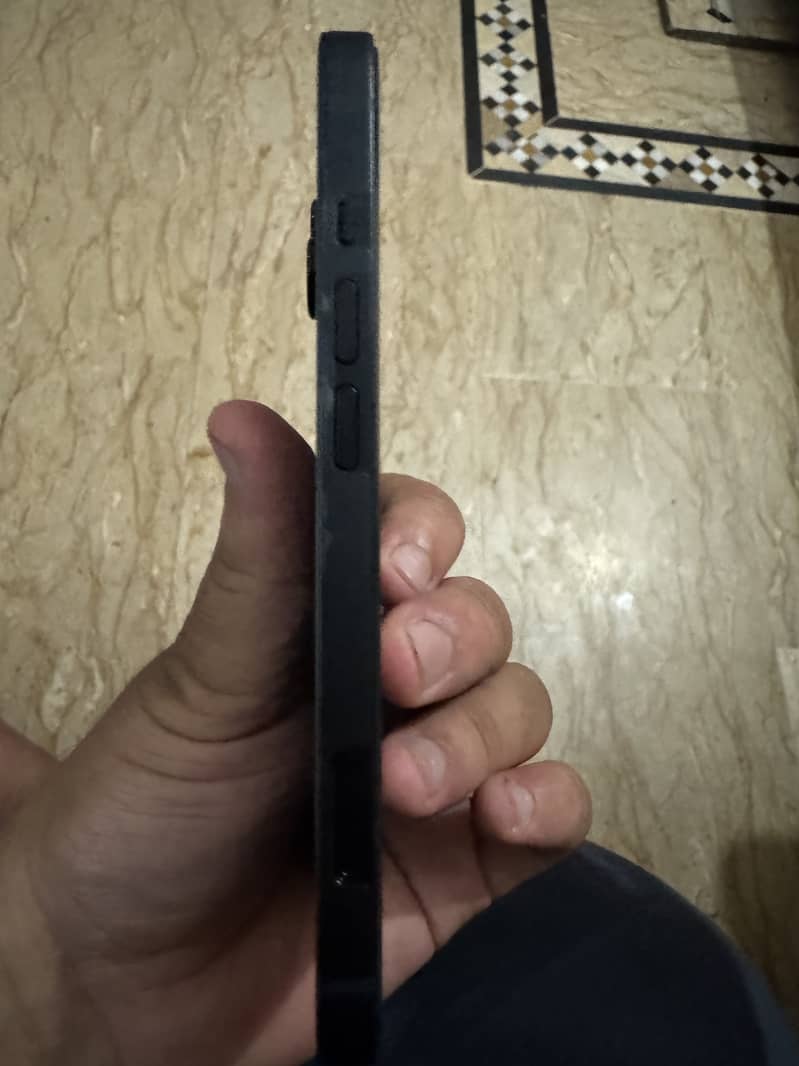 Apple iPhone 14 3