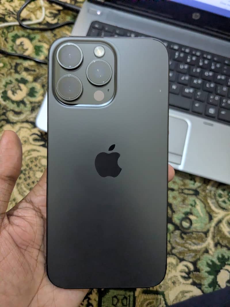 Apple iPhone 15 Pro Max 9