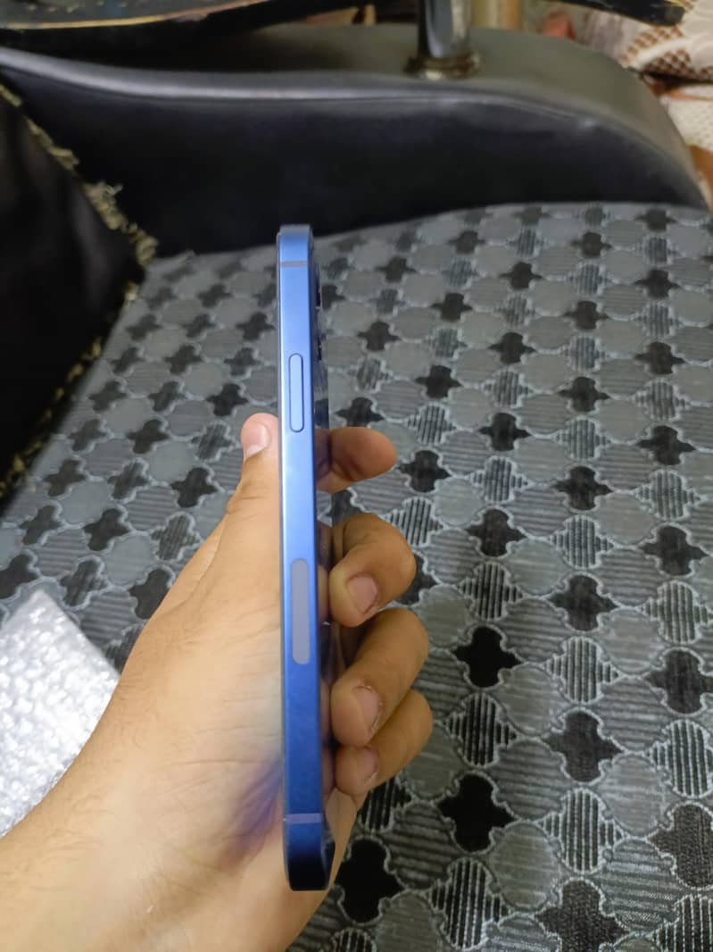 Apple iPhone 12 1