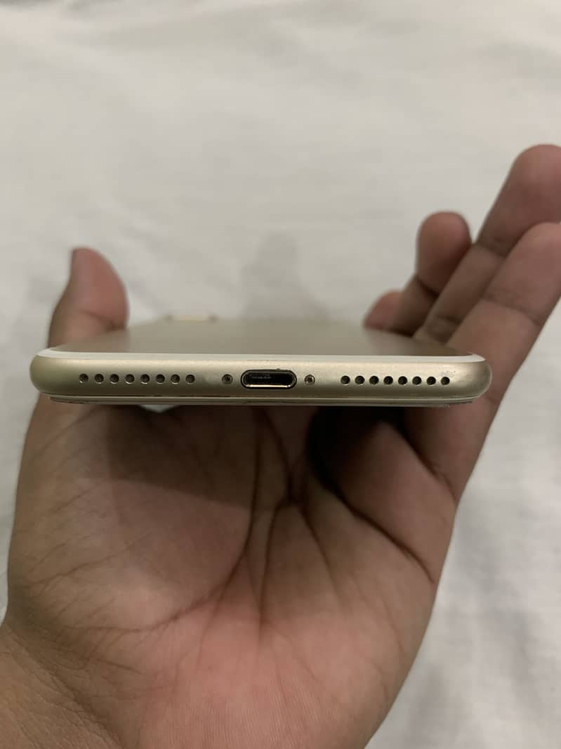 Apple iPhone 7 Plus 4