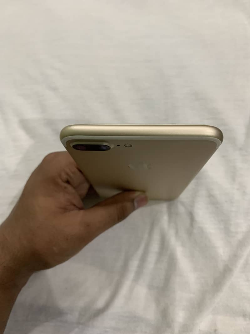 Apple iPhone 7 Plus 5