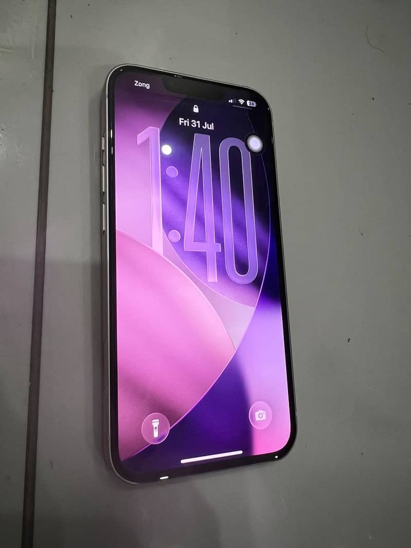 Apple iPhone 13 1