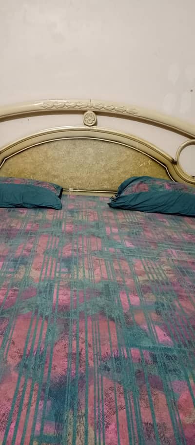 Bed room set with spring mattres and good condition