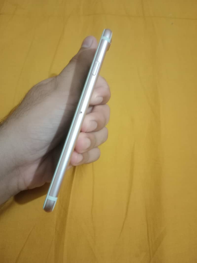 Apple iPhone 7 3