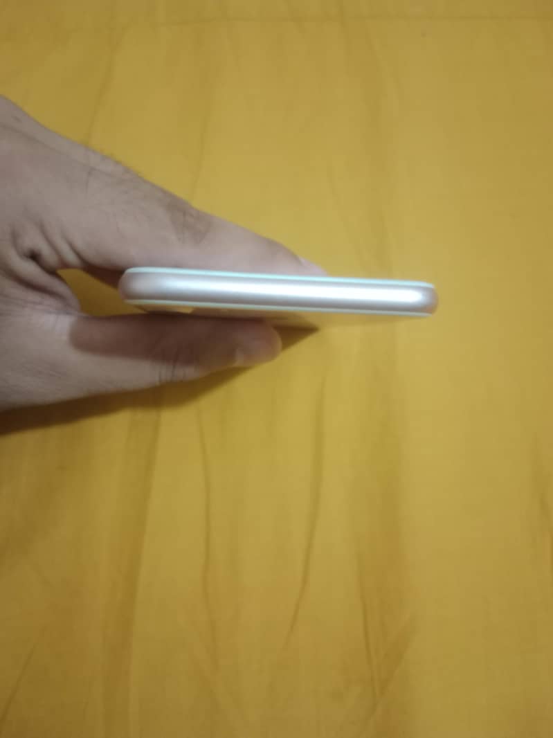 Apple iPhone 7 4