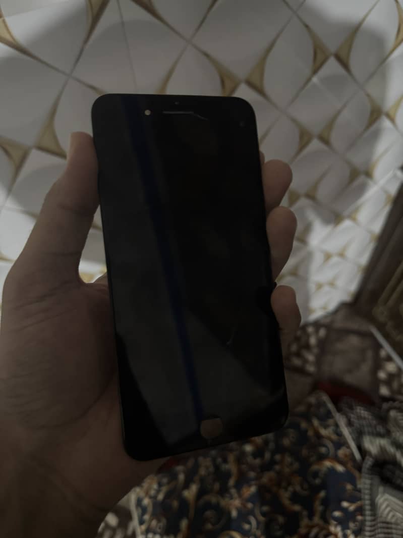 Apple iPhone 8 Plus 1