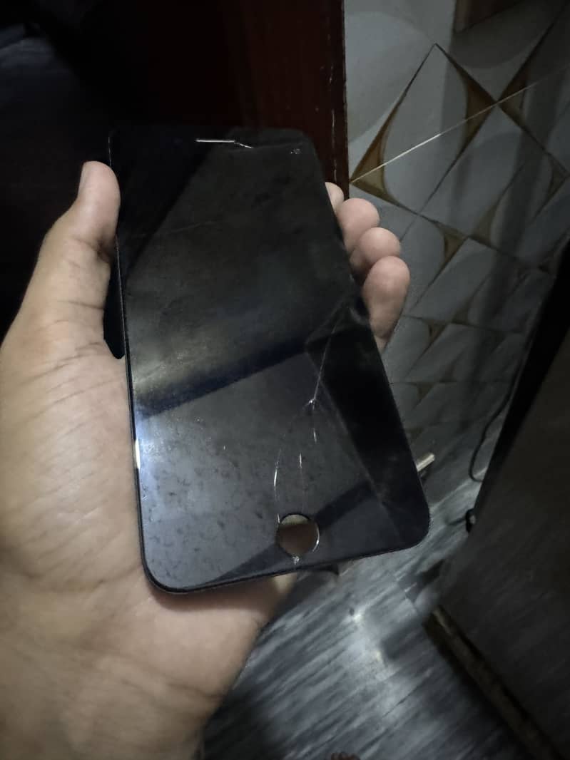 Apple iPhone 8 Plus 3