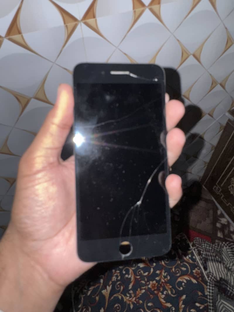Apple iPhone 8 Plus 4