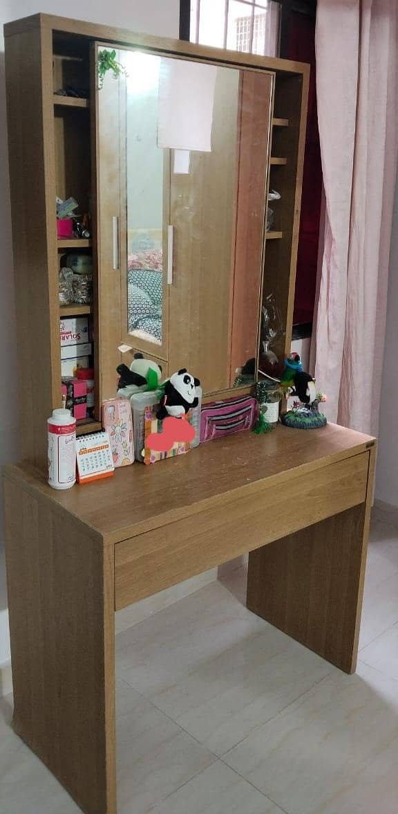 dressing table 0
