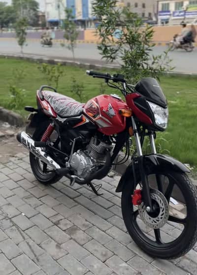 CB 125 F