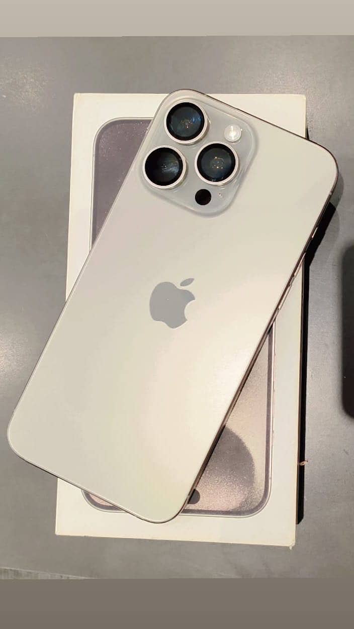 Apple iPhone 15 Pro Max 0