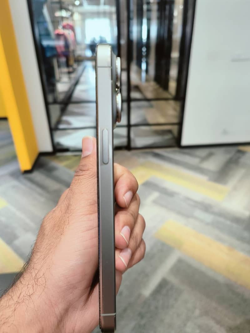Apple iPhone 15 Pro Max 1