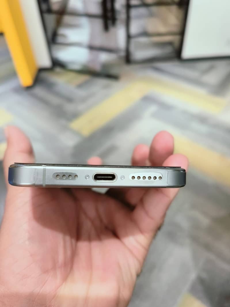 Apple iPhone 15 Pro Max 2