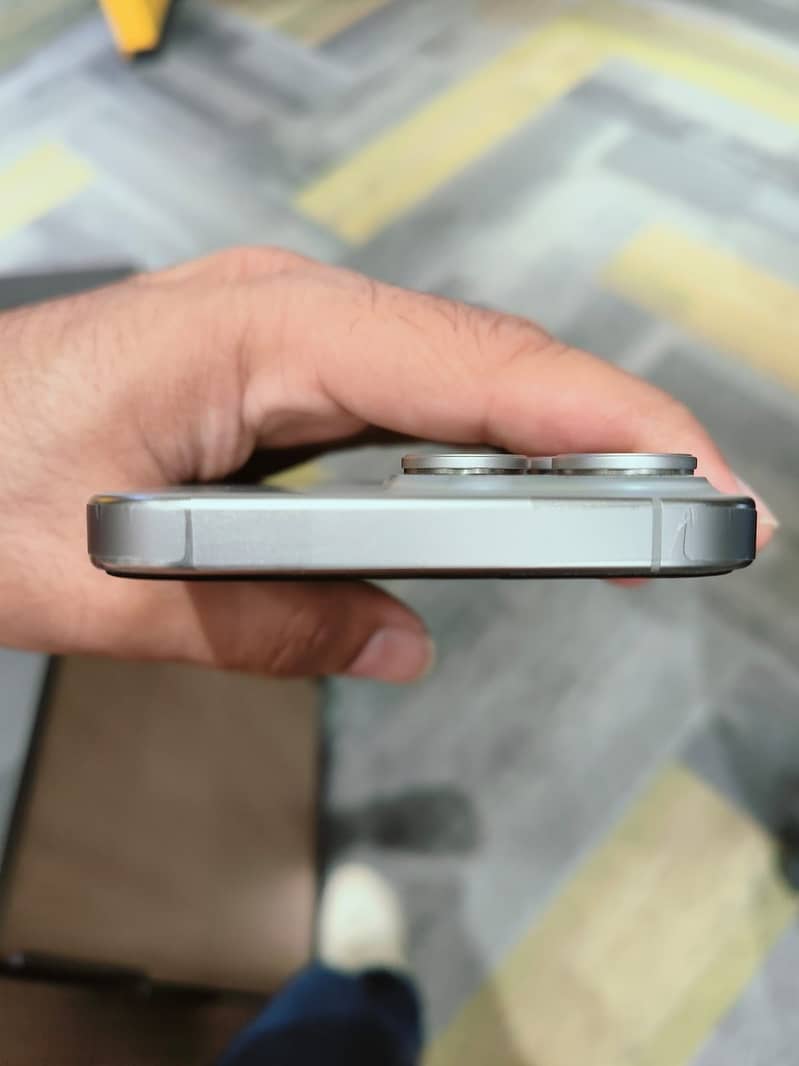 Apple iPhone 15 Pro Max 5