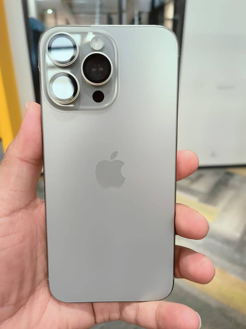 Apple iPhone 15 Pro Max 6