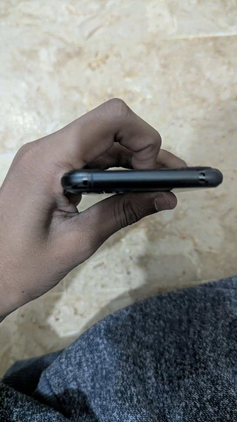 Apple iPhone 11 0