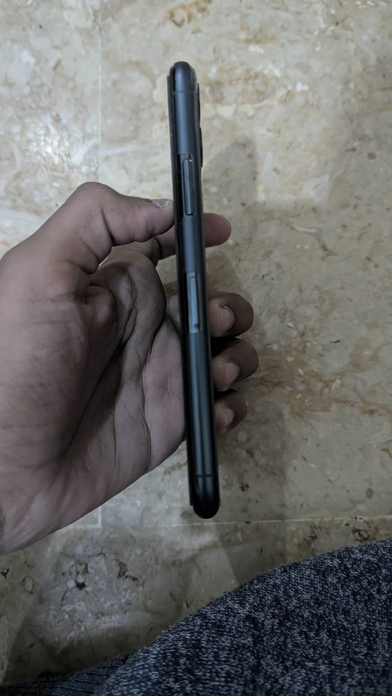 Apple iPhone 11 3