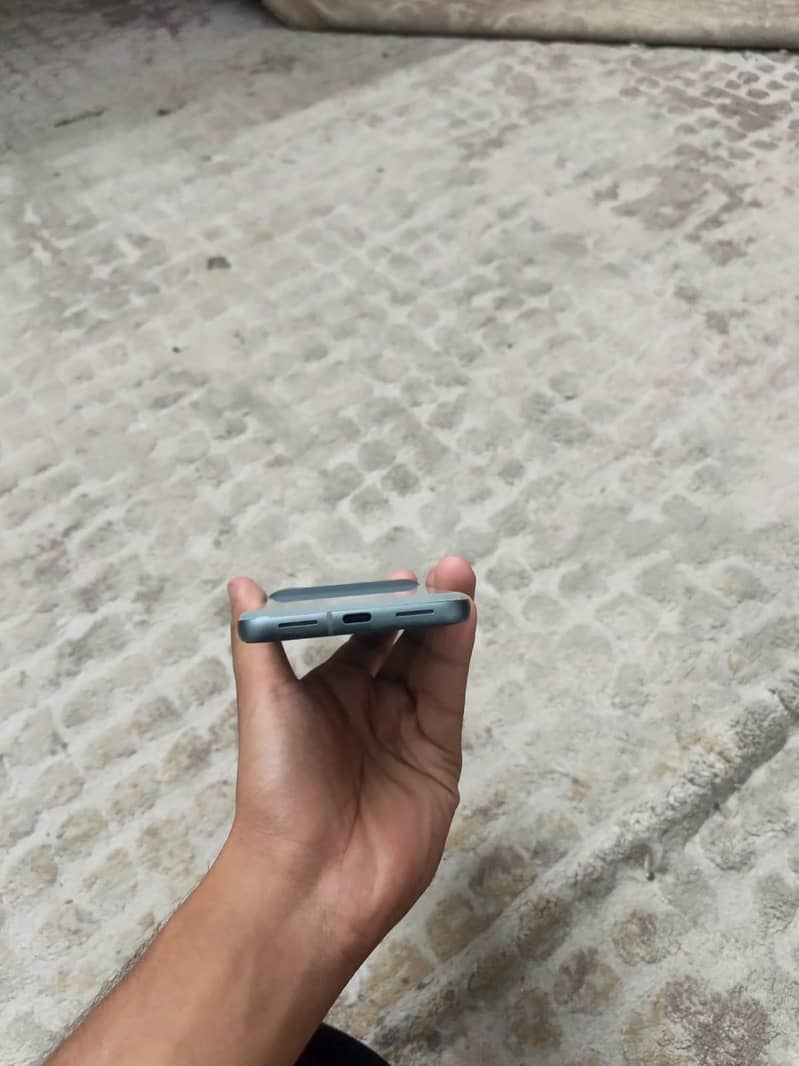 Google Pixel 8 4