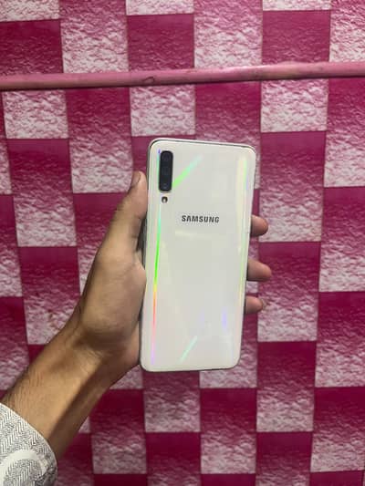 Samsung Mobile A70