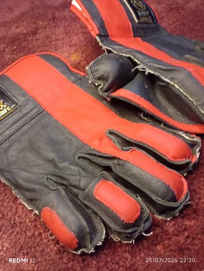 Hardball keeping gloves 