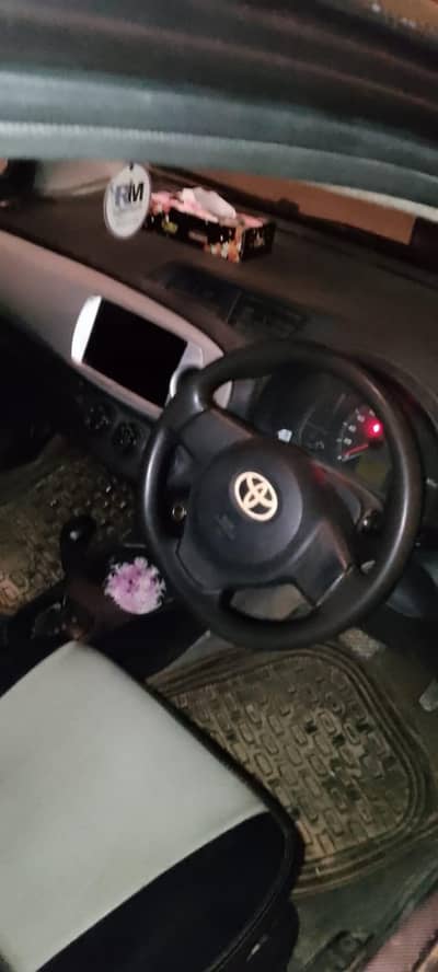 Toyota Vitz 2011