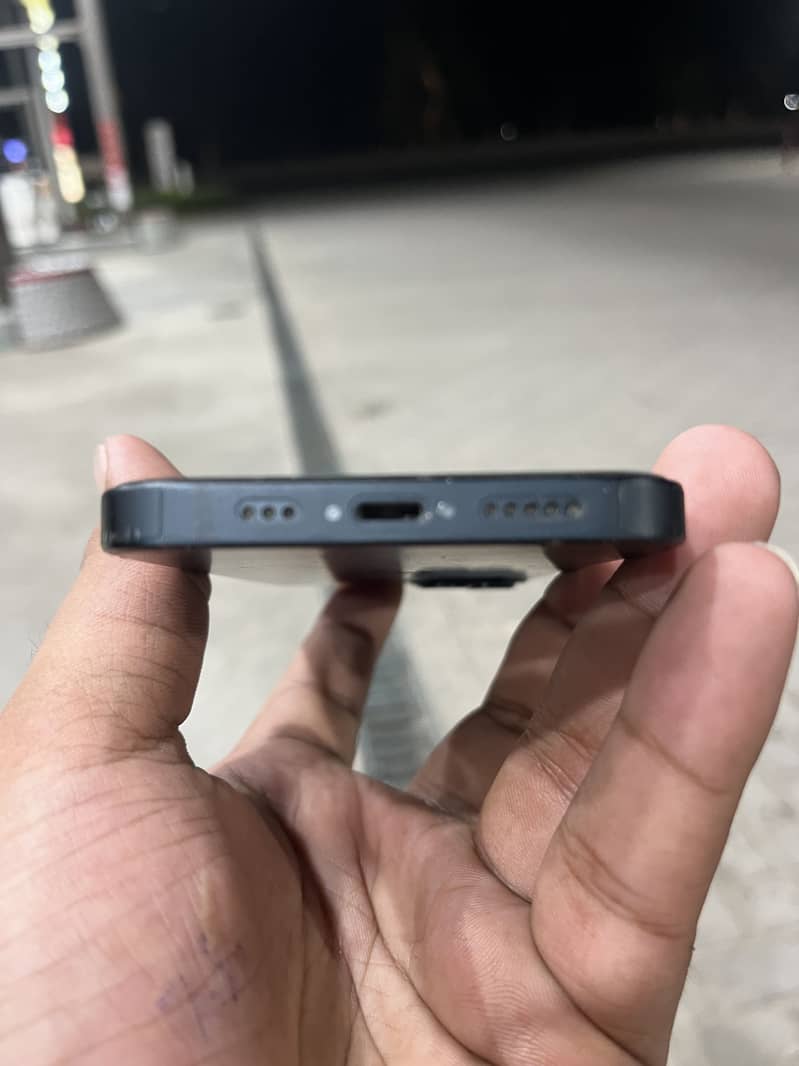 Apple iPhone 13 2