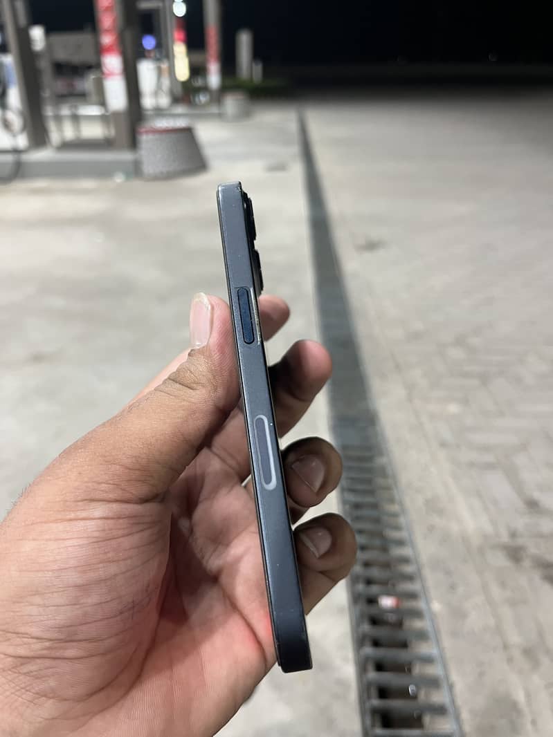 Apple iPhone 13 5