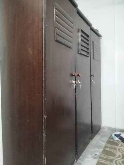 Wardrobe for sale in gulistan e jauhar block 1
